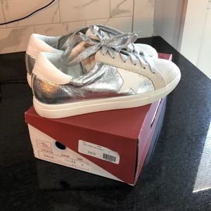 NWT ⭐️ Star Sneakers ⭐️